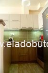 egyedi-konyhabutor-keszites-L-alakba-lakoparki-lakasba-rejtett-led-vilagitassal